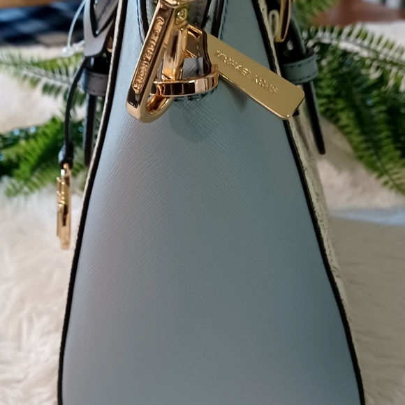 FIRM...New AUTHENTIC NWT MICHAEL KORS CIARA PALE BLU MLT MED MESSENGER PURSE - Picture 3 of 9